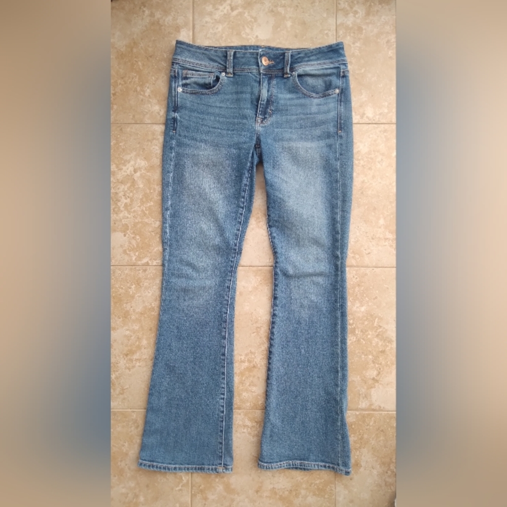 American Eagle Super Stretch Kick Boot Style Low-Rise Jean Size 6 Regular